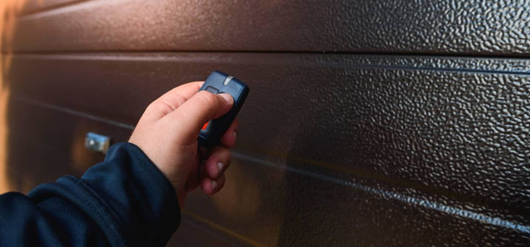automatic door opener with remote control in Nuevo