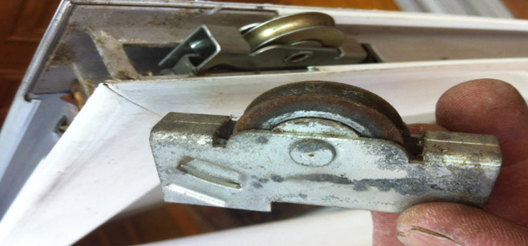 screen door roller repair in Nuevo